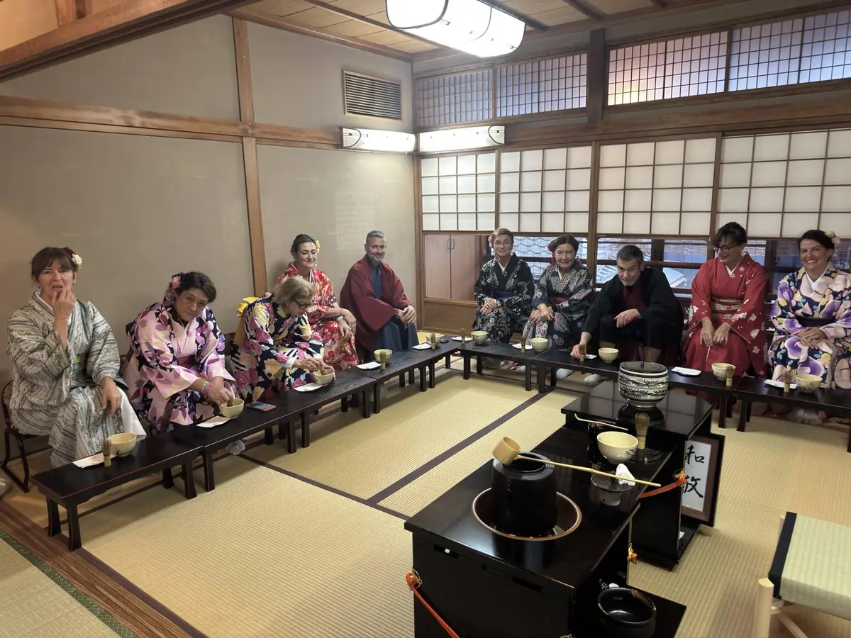 Ceremonia del té con el grupo